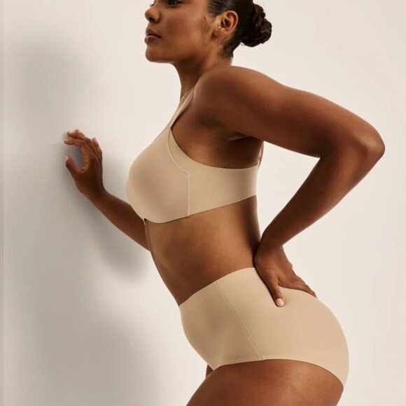 Knix WingWoman- Neutral Wireless Comfort Bra- Size 6+ - Picture 3 of 13